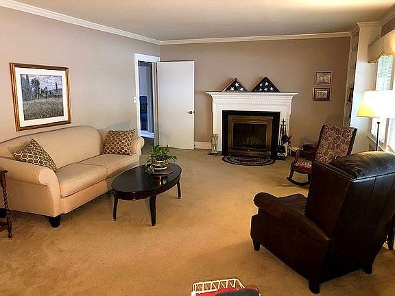 3rd image of 1714 Forest Hill Dr