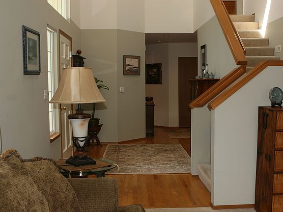 Vaulted entry w/ skylight