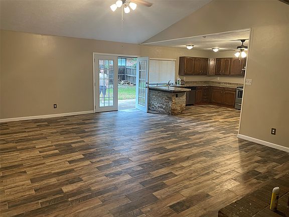 4th image of 3916 Longmeadow Way