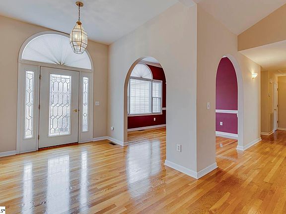 5th image of 104 Camperdown Ct