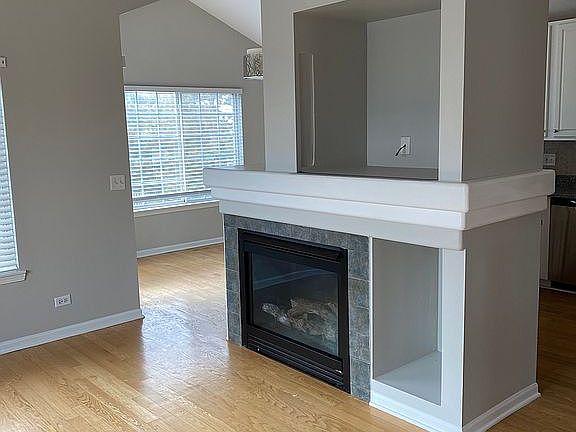 ELECTRIC FIREPLACE