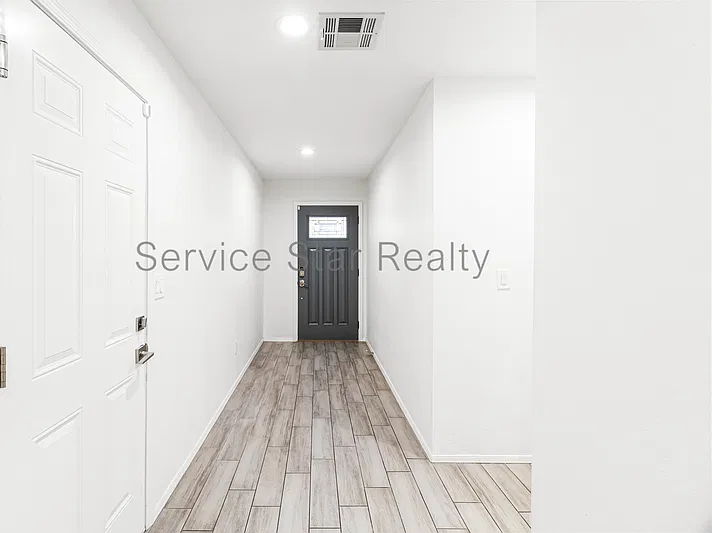 3 bed, 2.5 bath, 1458 sqft, $2,995 — Photo 4