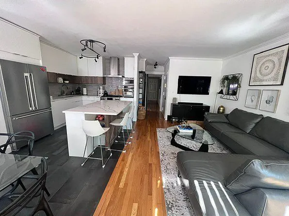 71-30 Sutton Pl #3, Flushing, NY 11365