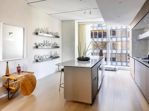 100 East 53rd Street image 8 of 22