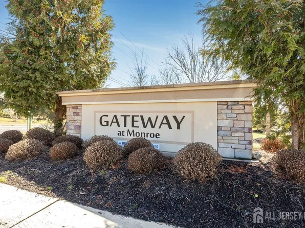 1302 Hights Farm Rd N, Monroe Township, NJ 08831