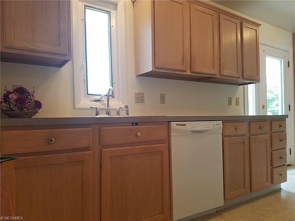 5th image of 16224 Ashland Dr