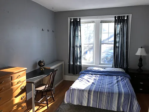 61 Thatcher St Photo 1