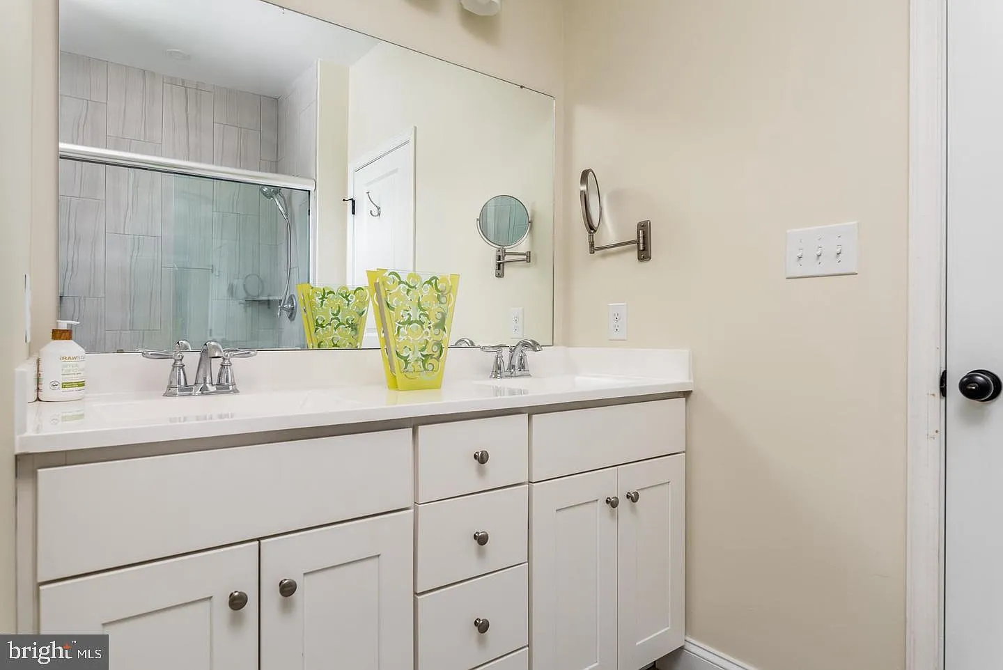 3 bed, 1040 sqft, $3,000 — Photo 4