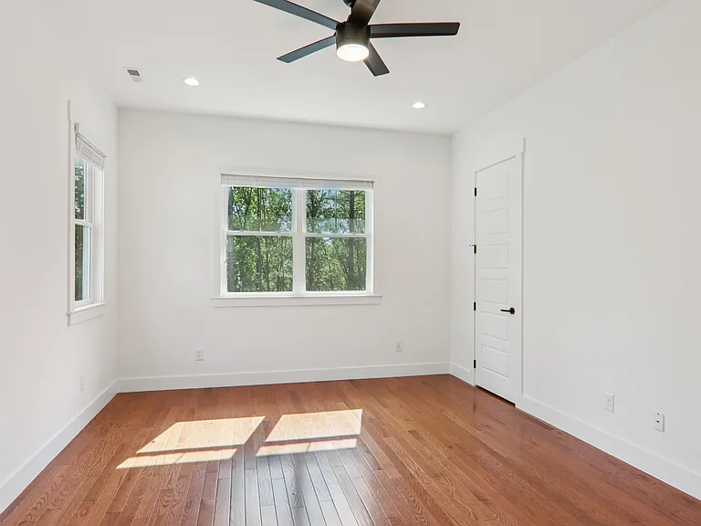 178 Jonathan Ln — Photo 32