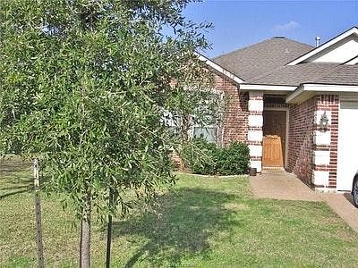 2nd image of 927 Crystal Dove Ave