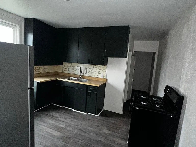 1234 W 6th St #1 — Photo 4