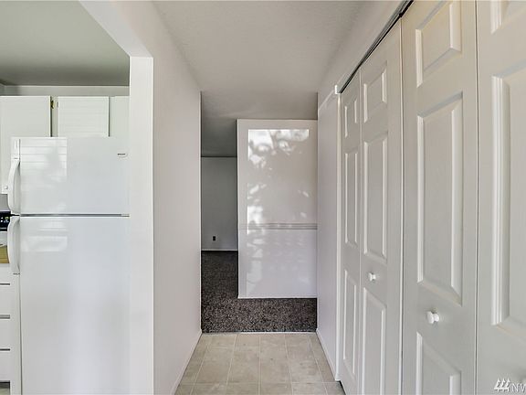 5th image of 2865 SE Calaveras St