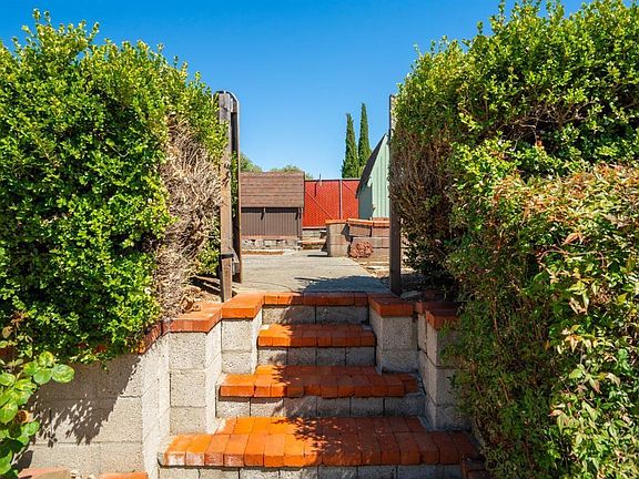3rd image of 167 El Bonito Way