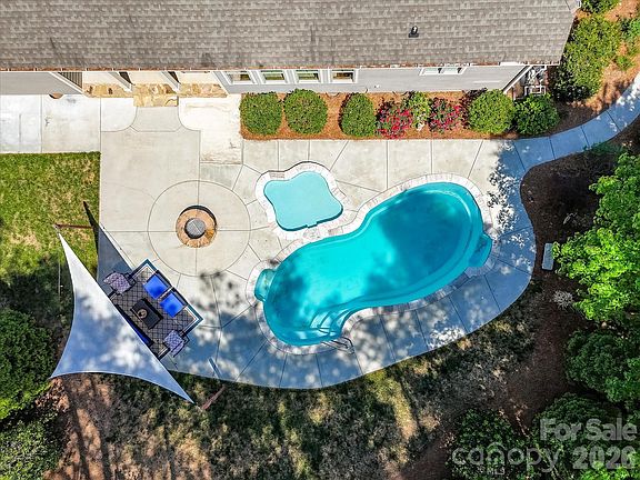 4th image of 205 Streamwood Rd