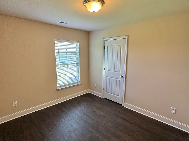 202 Ashbrook Cir — Photo 18