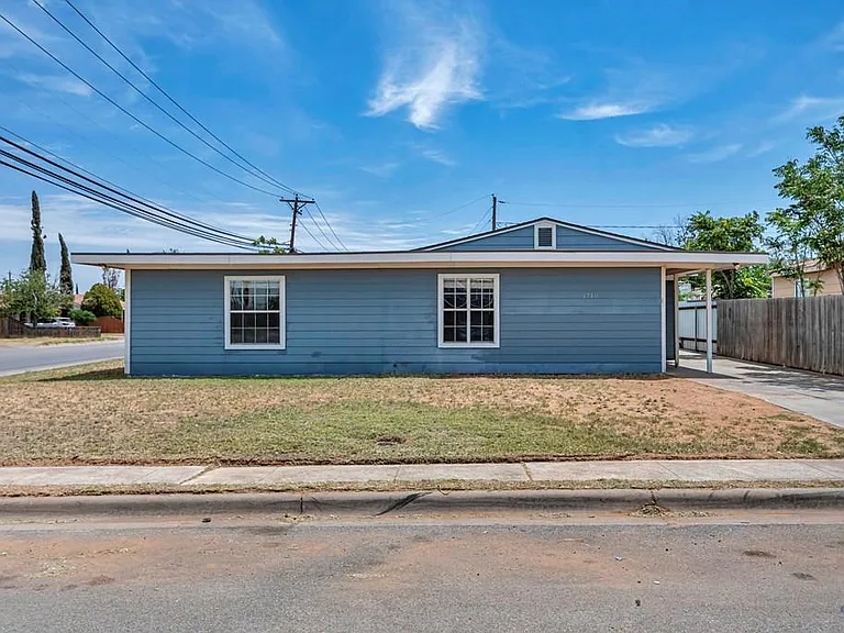 1710 N Weatherford St — Photo 1