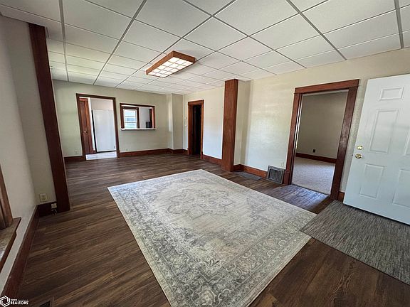 4th image of 307 W Mills St