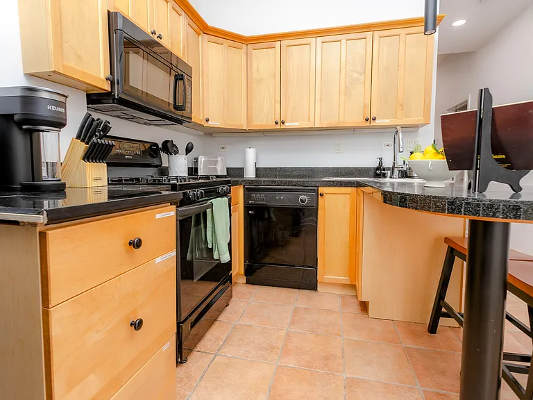 2232 W Homer St #2 — Photo 16