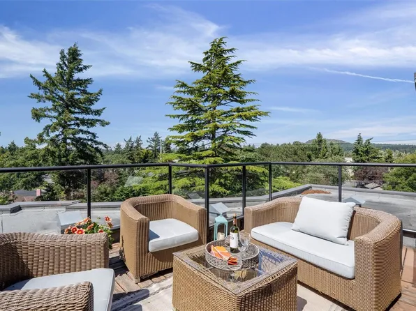 4040 Borden St #304, Saanich, BC V8X 2E9