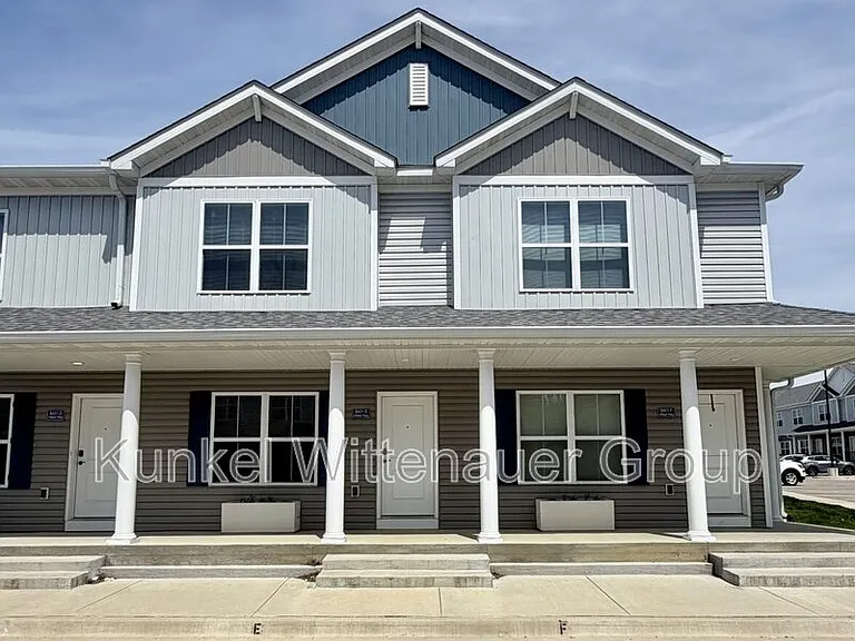 8401 Allied Way — Photo 1