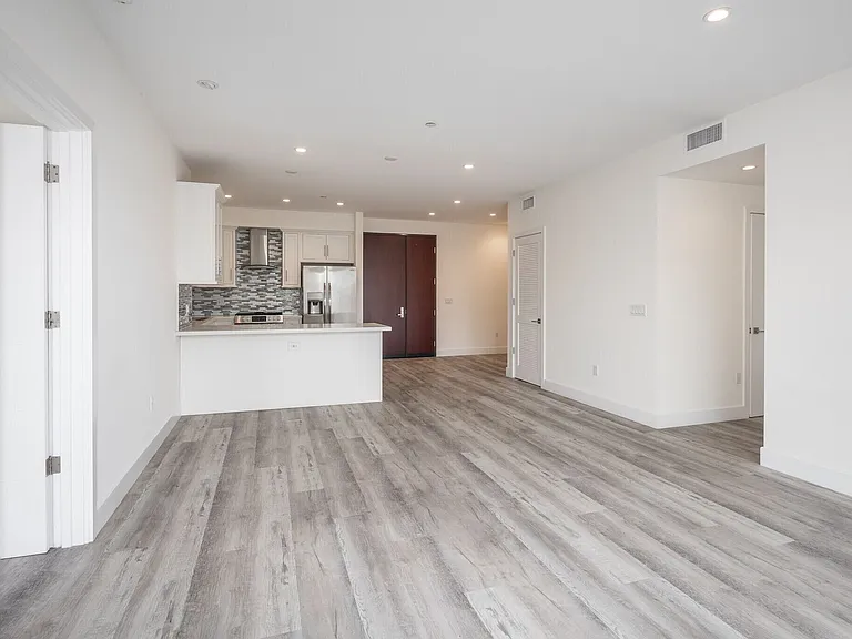 Regency Holt Apartments — Photo 52
