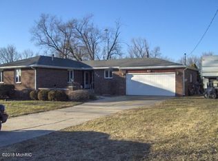 166 W Peck Lake Rd, Ionia, MI 48846