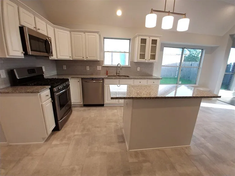 8911 Starlamp Ln — Photo 7