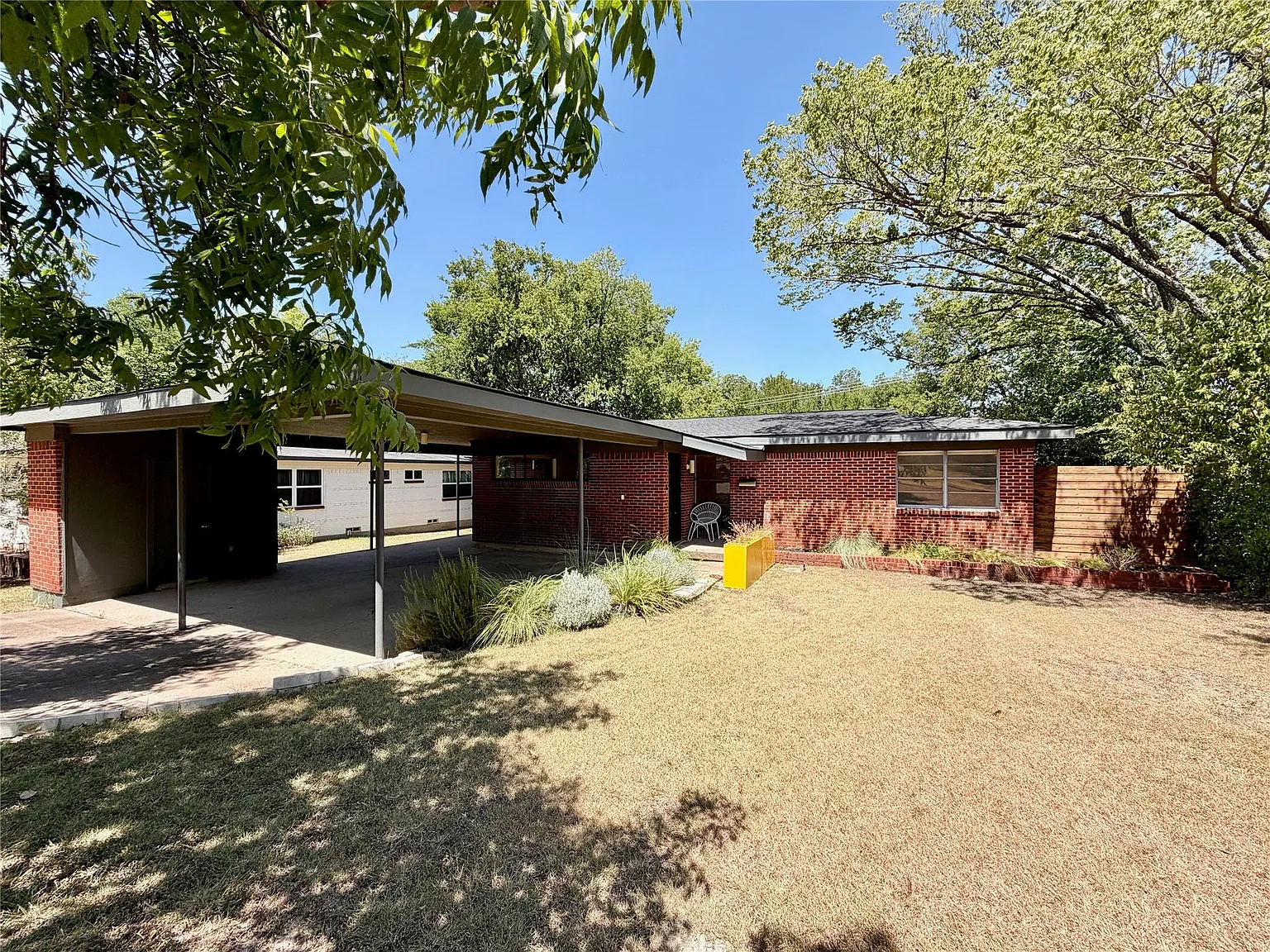 3 bed, 1377 sqft, $2,700 — Photo 1