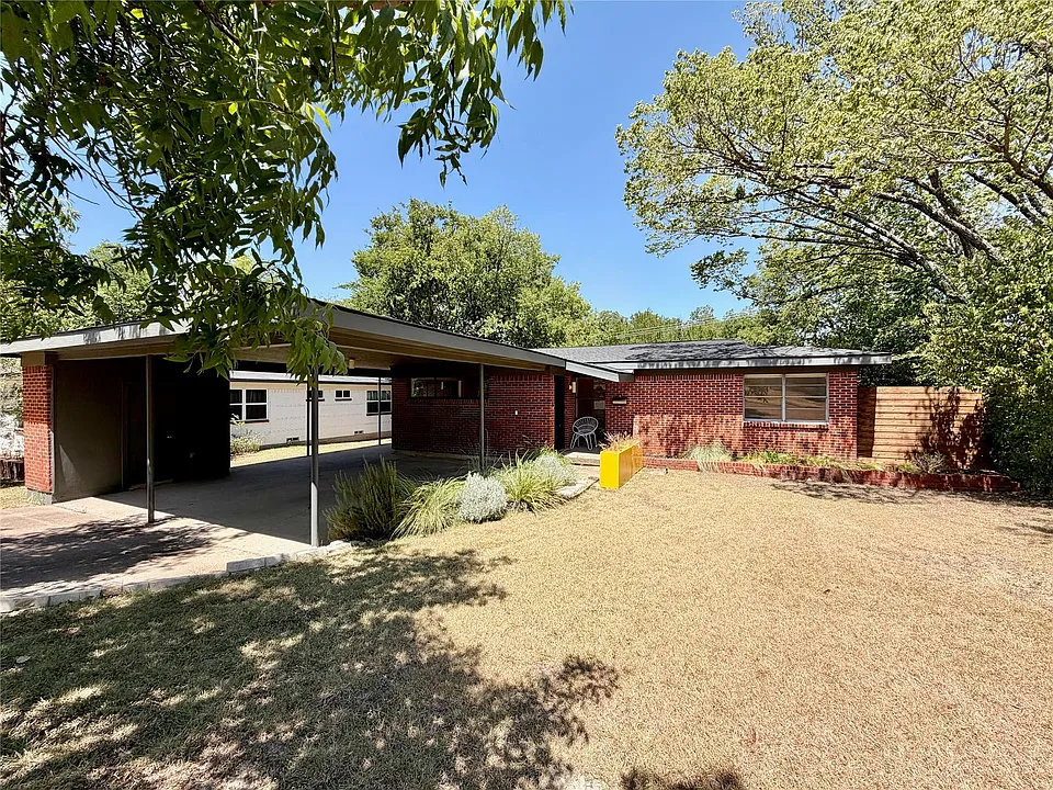2223 Forest Oaks Dr