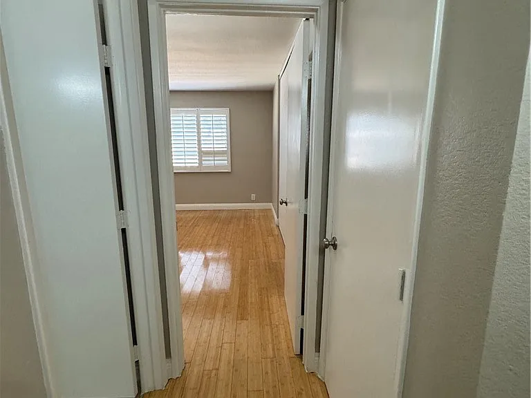 4037 S Ellesford Ave — Photo 10