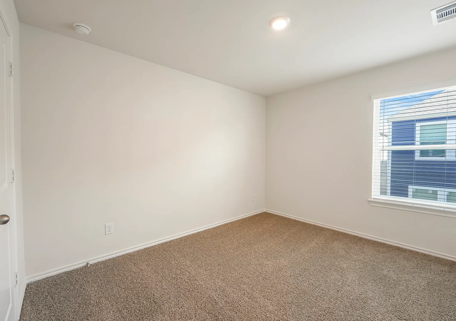 138 Hamilton Dr — Photo 4