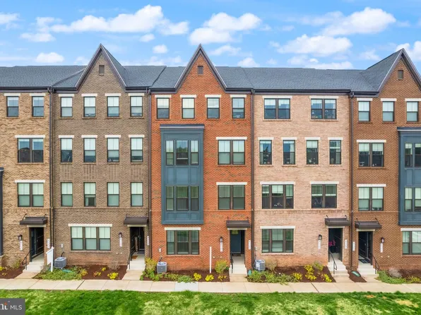 43361 Radford Divide Ter, Ashburn, VA 20148