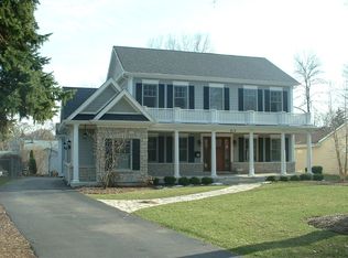 912 Countryside Dr, Wheaton, IL 60187
