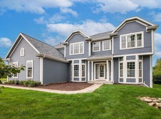 W351N5949 Westshore Ct, Oconomowoc, WI 53066