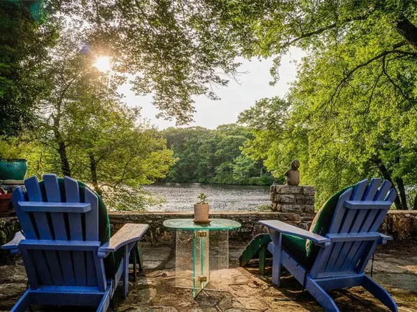 174 Oakwoods Dr, South Kingstown, RI 02879