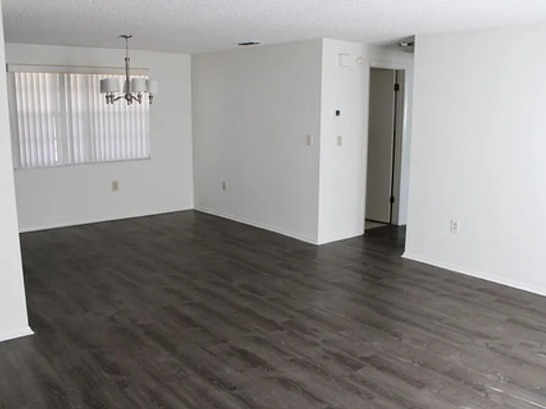 7751 Lorne St — Photo 18