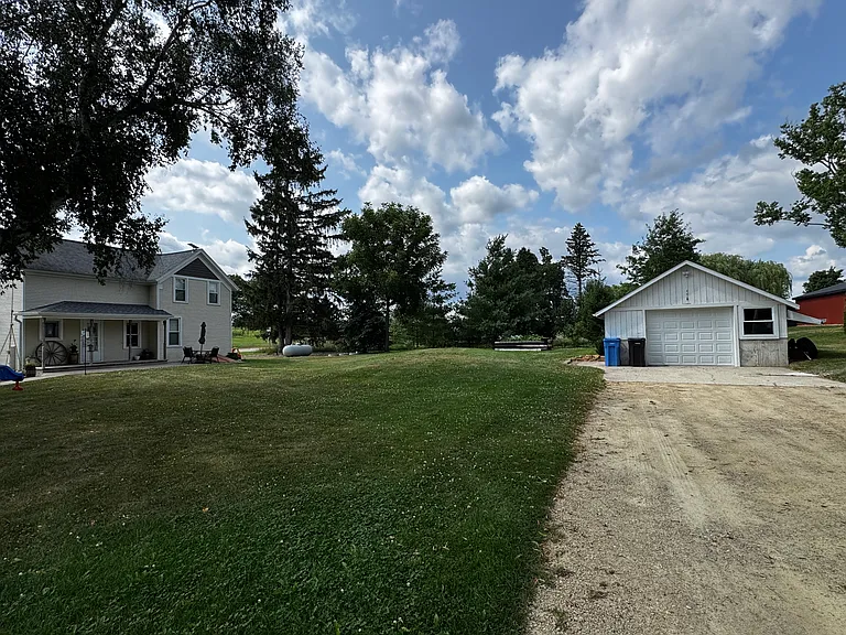 6780 Henry Rd — Photo 5