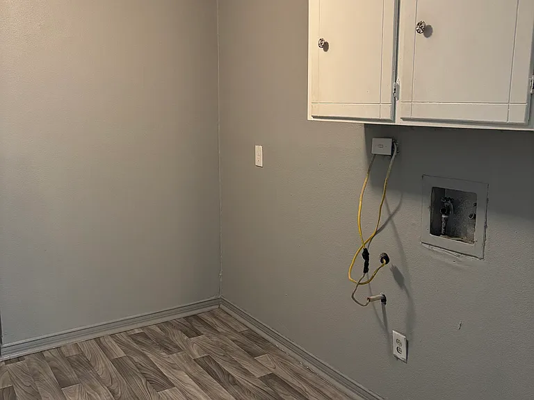 606 Laurence Dr — Photo 14