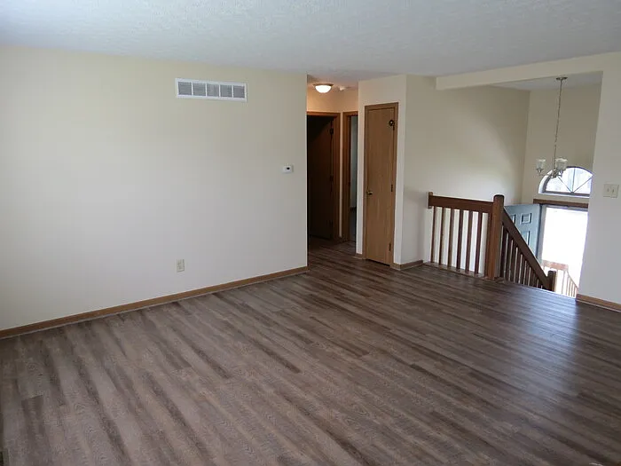 1271 Caravel Dr — Photo 2