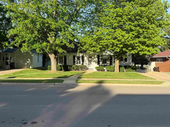 905 S Burchard Ave, Freeport, IL 61032