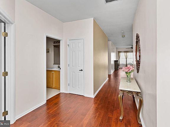 5th image of 2 Briarwood Ct