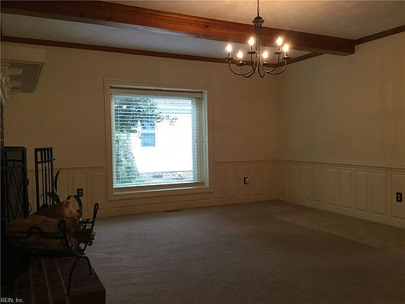3rd image of 1012 Amberdale Dr