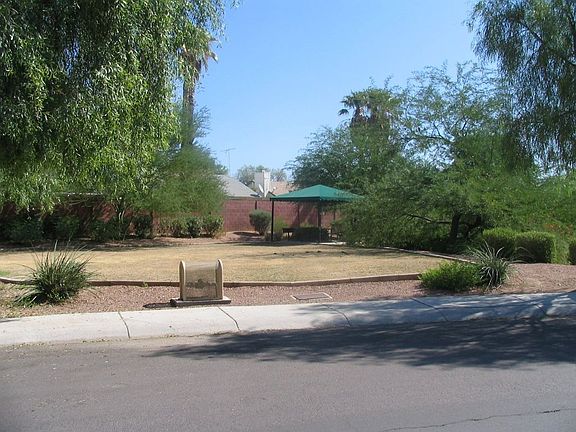 Gazebo in Cul de sac