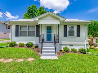 10061 Central Dr, Ooltewah, TN 37363