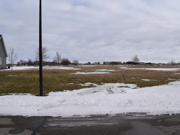 1904 Shady Ln NE, Willmar, MN 56201