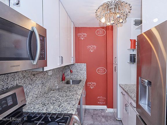 4th image of 333 E 66th St APT 8L