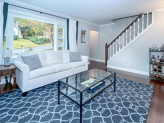 395 Woodridge Avenue