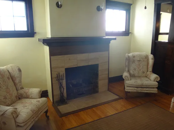 302 W Graham St, Bloomington, IL 61701