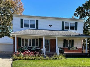 8 Terrace Ct, Albertson, NY 11507