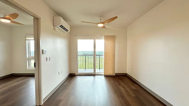 1 bed, 1.0 bath, 573 sqft, $2,300 — Photo 3